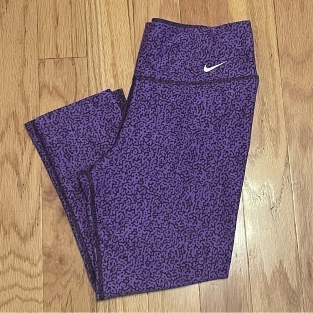 Nike capri leggings, medium, like brand new